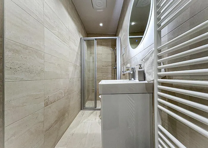 1 Bdr - Silver, Right Near Schoenbrunn Palace
