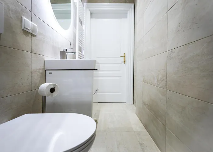 1 Bdr - Silver, Right Near Schoenbrunn Palace *