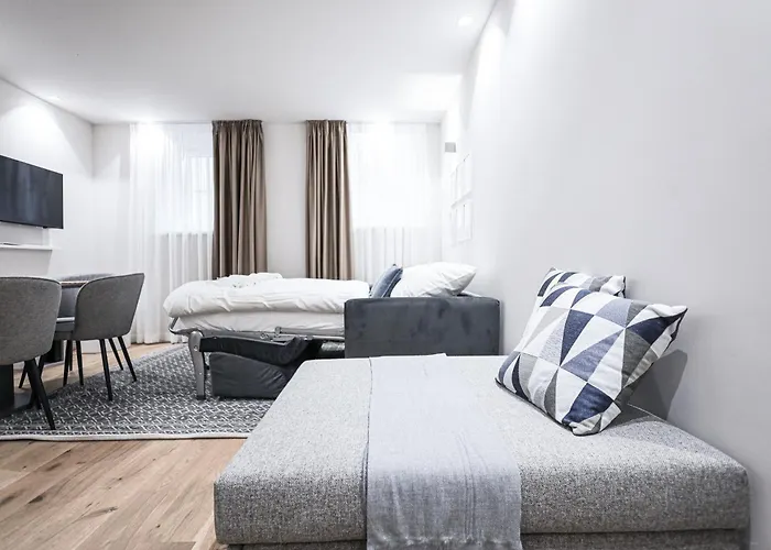 1 Bdr - Silver, Right Near Schoenbrunn Palace