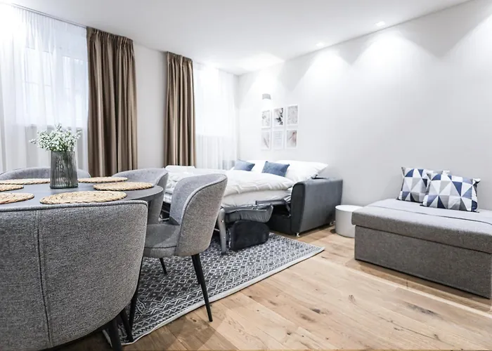 1 Bdr - Silver, Right Near Schoenbrunn Palace * Vienna